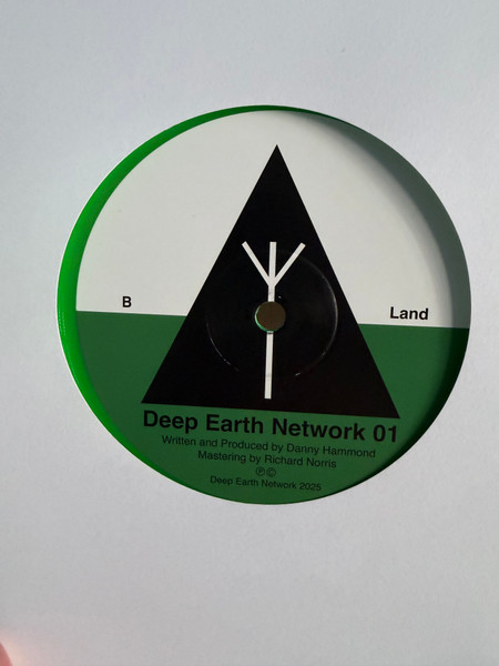 Deep Earth Network - Land | Group Mind (DEN01) - 4