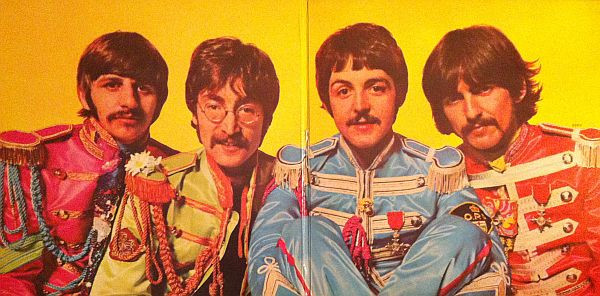 The Beatles - Sgt. Pepper's Lonely Hearts Club Band | Capitol Records (SMAS-2653) - 2