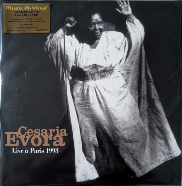 Cesaria Evora - Live À Paris 1993 | Sony Music (MOVLP3875) Cesaria Evora - Live À Paris 1993 | Sony Music (MOVLP3875)