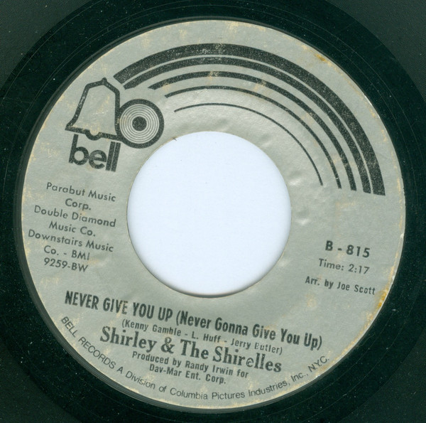 Shirley Owens & The Shirelles - Never Give You Up (Never Gonna Give You Up) / Go Away And Find Yourself | Bell Records (B - 815) - main Shirley Owens & The Shirelles - Never Give You Up (Never Gonna Give You Up) / Go Away And Find Yourself | Bell Records (B - 815) - main