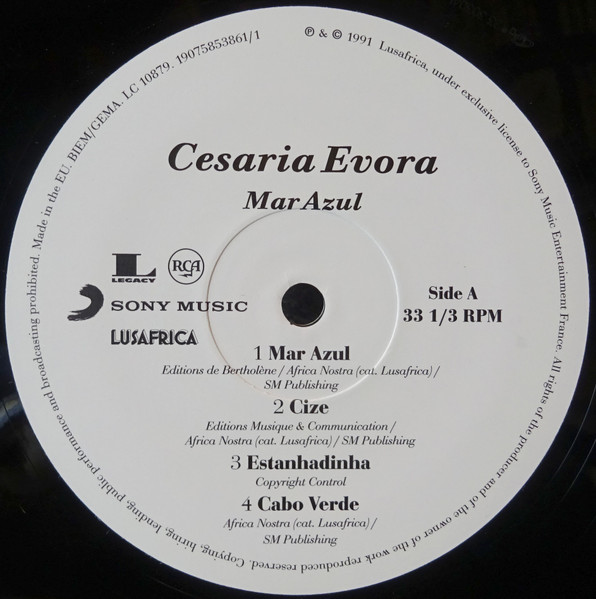 Cesaria Evora - Mar Azul | Lusafrica (19075853861) - 3