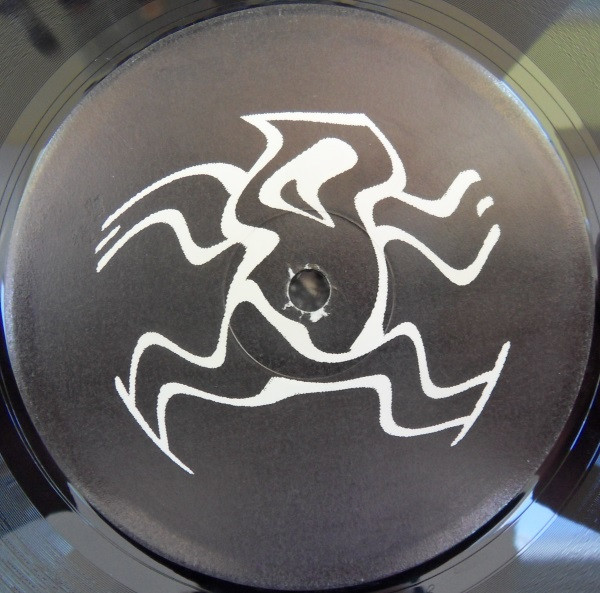 Eddie Amador Feat. Lamech - The Funk | Yoshitoshi Recordings (YR060) - 3