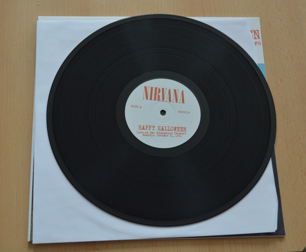 Nirvana - Happy Halloween (Live At The Paramount Theatre, Seattle, October 31, 1991) | Mind Control (MIND719) - 3