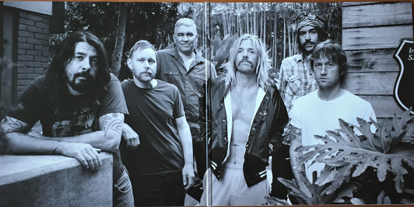 Foo Fighters - The Essential | Roswell Records (19658732941) - 2 Foo Fighters - The Essential | Roswell Records (19658732941) - 2