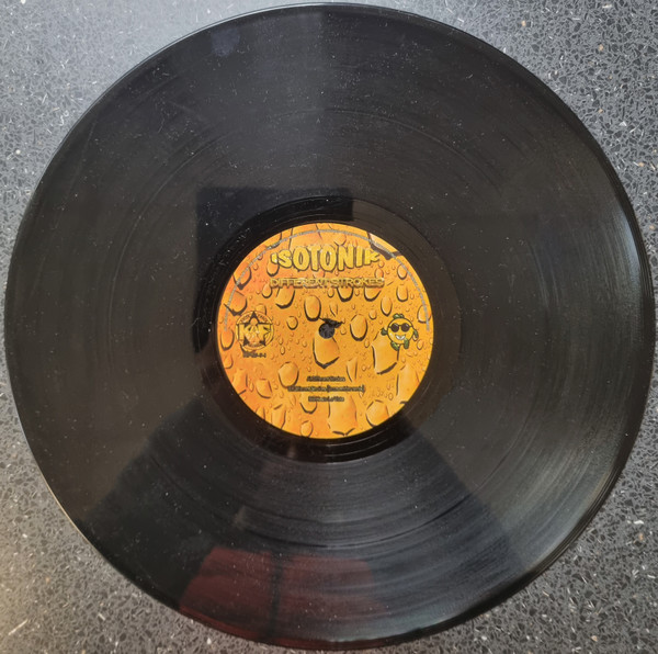 Isotonik - Different Strokes | Kniteforce Records (KF244A/B) - 3