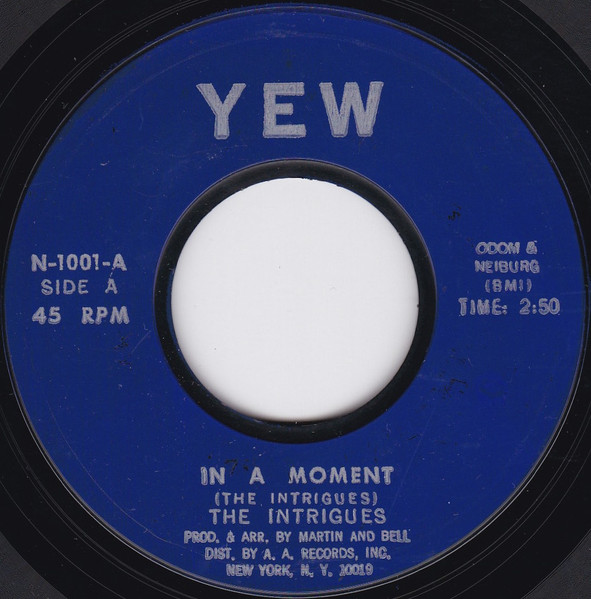 The Intrigues - In A Moment | Yew Records (N-1001) - main