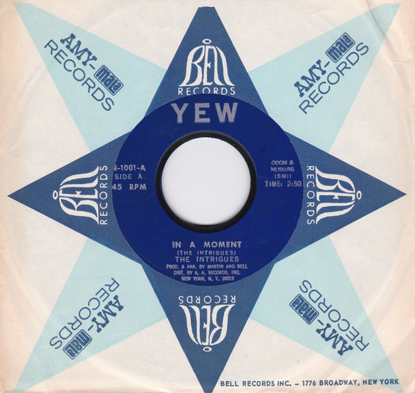 The Intrigues - In A Moment | Yew Records (N-1001) - 3
