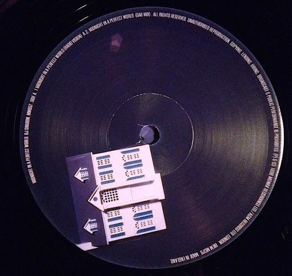 DJ Shadow - Midnight In A Perfect World | Mo Wax (MW057) - 4