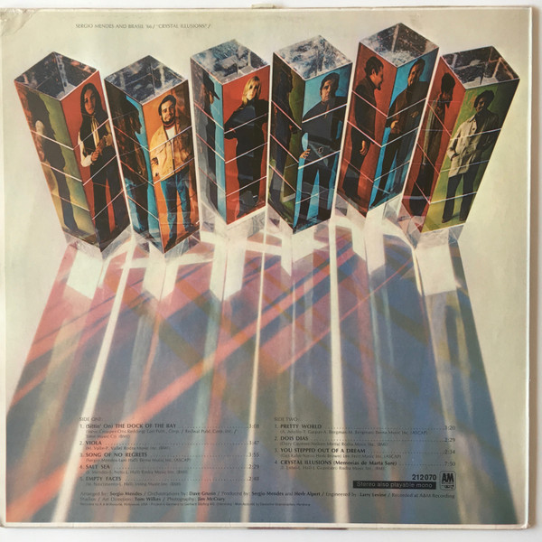 Sérgio Mendes & Brasil '66 - Crystal Illusions | A&M Records (212 070) - 2 Sérgio Mendes & Brasil '66 - Crystal Illusions | A&M Records (212 070) - 2