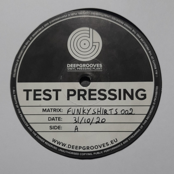 Herr Krank , Deborah Aime La Bagarre , Adria I Sergi , Dumbmachine , Keymono - U Hold A Spatial Place In My Shirt EP | Funky Shirts Records (FUNKYSHIRTS002)