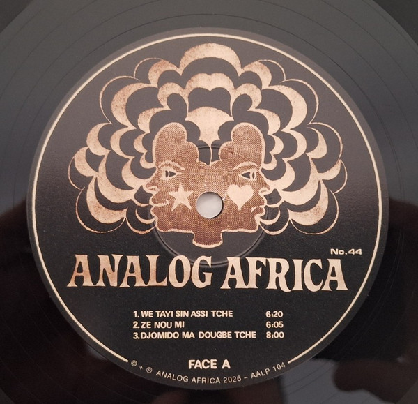 Antoine Dougbé Et T.P. Orchestre Poly-Rythmo - Antoine Dougbé Et L'orchestre Poly-Rythmo De Cotonou | Analog Africa (AALP104) - 4 Antoine Dougbé Et T.P. Orchestre Poly-Rythmo - Antoine Dougbé Et L'orchestre Poly-Rythmo De Cotonou | Analog Africa (AALP104) - 4