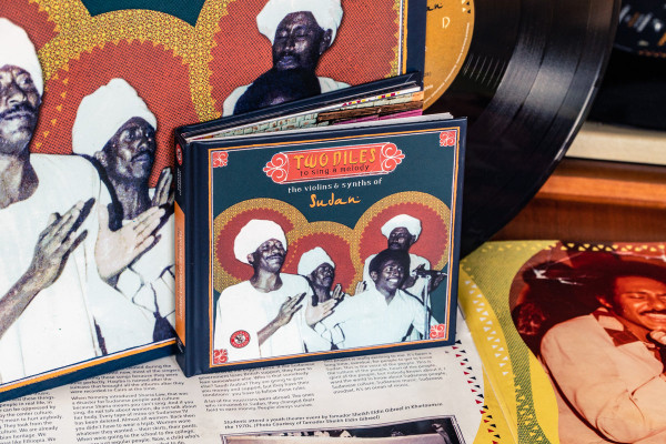 Various - Two Niles To Sing A Melody: The Violins & Synths Of Sudan | Ostinato Records (OST CD004) - 2
