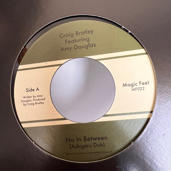 Craig Bratley Featuring Amy Douglas - No In Between | Magic Feet (MF022) - main