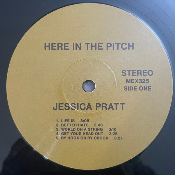 Jessica Pratt - Here In The Pitch | Mexican Summer (MEX325) - 3 Jessica Pratt - Here In The Pitch | Mexican Summer (MEX325) - 3