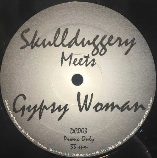 Skulduggery - Skullduggery Meets Gypsy  Woman | Skulduggery (DC 003)