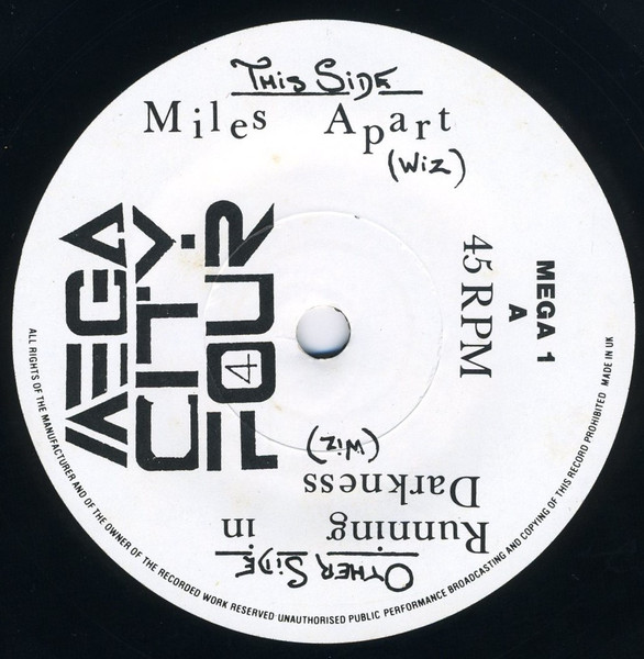 Mega City Four - Miles Apart / Running In Darkness | Mega City Records (MEGA CITY 001) - 4