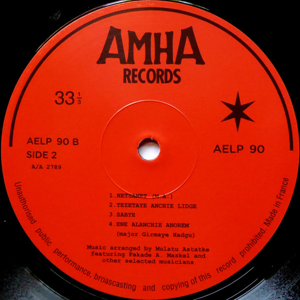 Mulatu Astatke featuring Fekade Amde Maskal = Mulatu Astatke ጋር Fekade Amde Maskal - Ethio Jazz =  የካተት | Amha Records (AELP 90) - 3