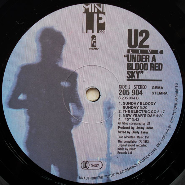 U2 - Live "Under A Blood Red Sky" | Island Records (205 904-270) - 4