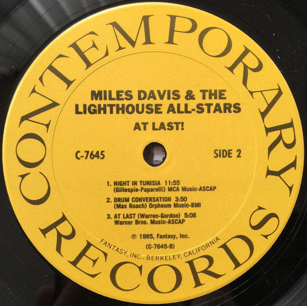 Miles Davis And Howard Rumsey's Lighthouse All-Stars - At Last! | Contemporary Records (C-7645) - 4