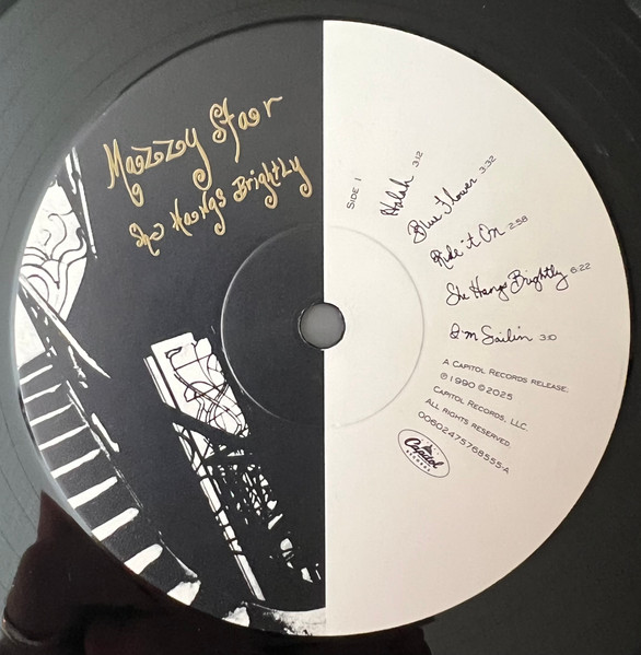 Mazzy Star - She Hangs Brightly | Capitol Records (602475768555) - 3