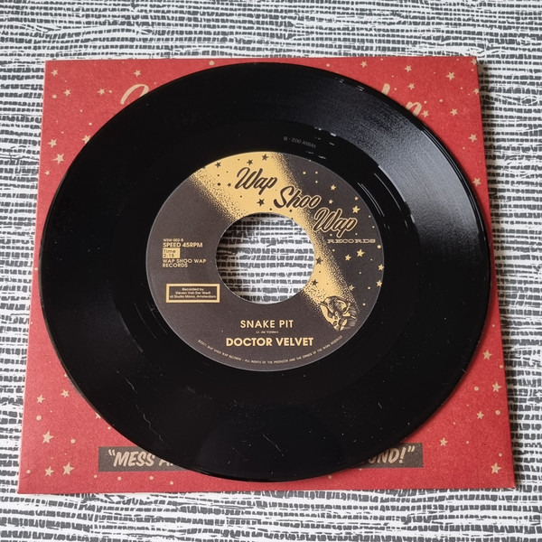Doctor Velvet - Put The Hurt On Me b/w Snake PIt | Wap Shoo Wap Records (WSW-002) - 3