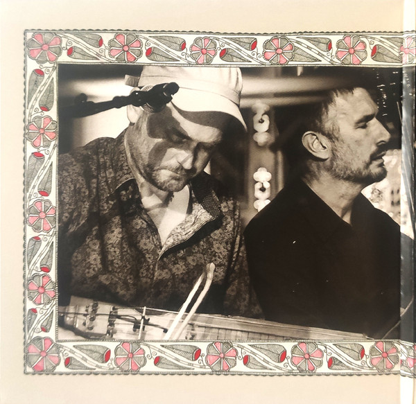 Yorkston / Thorne / Khan - Everything Sacred | Domino (WIGCD367) - 2 Yorkston / Thorne / Khan - Everything Sacred | Domino (WIGCD367) - 2