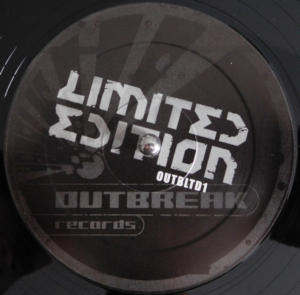 Mindmachine - Paranoia / Sanitarium | Outbreak Records (OUTBLTD1) - 2