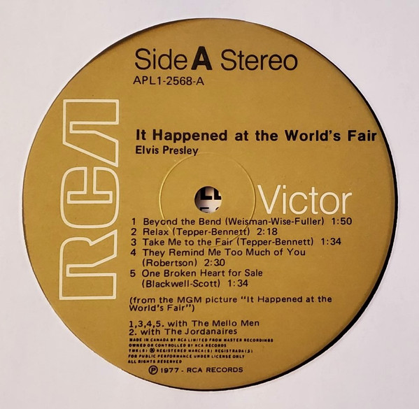 Elvis Presley - It Happened At The World's Fair [Vinyl] | RCA Victor (APL1-2568) - 3